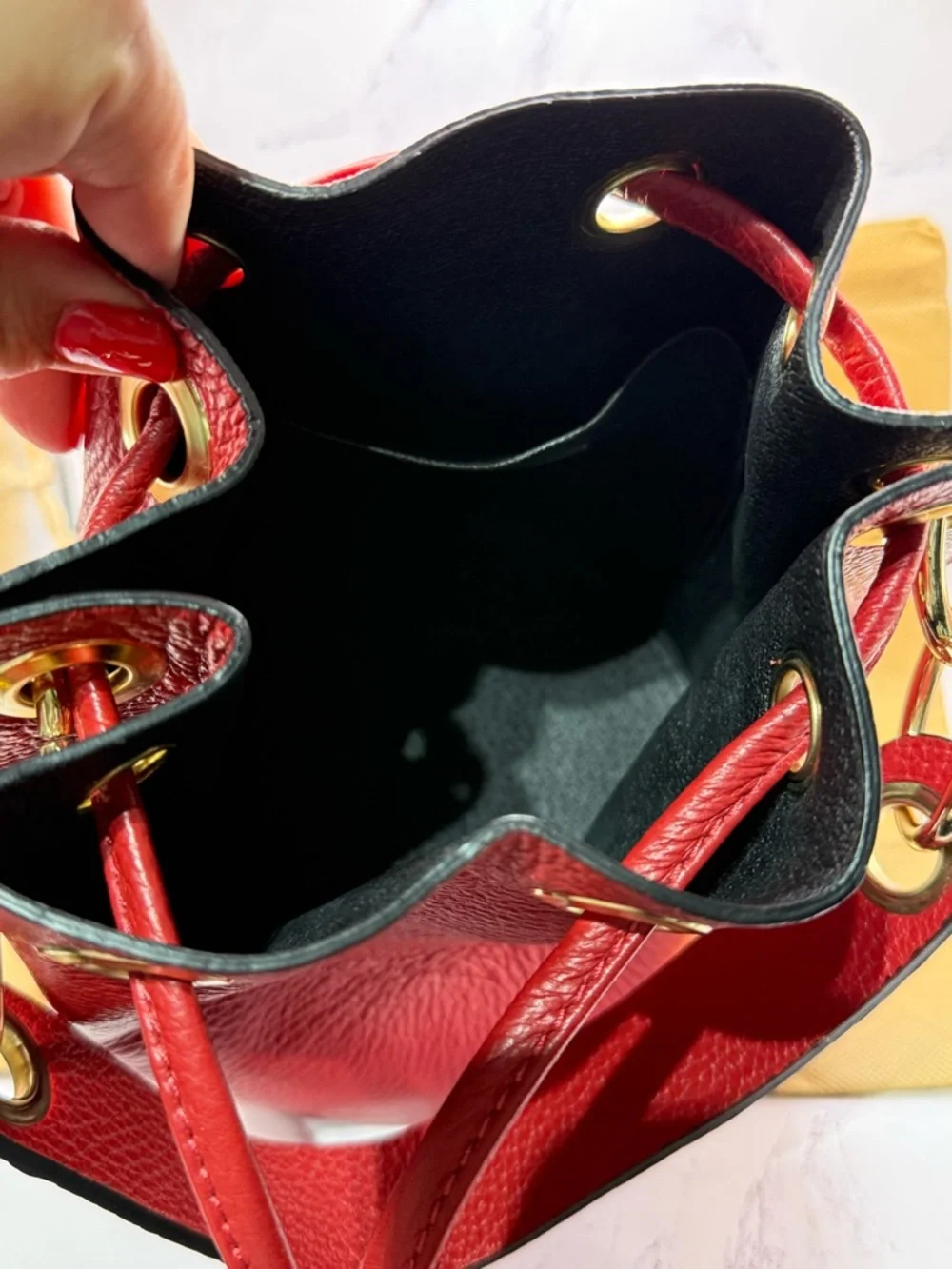 DV Diva’s Bag Genuine Pebbled Leather Made in Italy Bucket Crossbody Bag in red - Picture 4 of 8